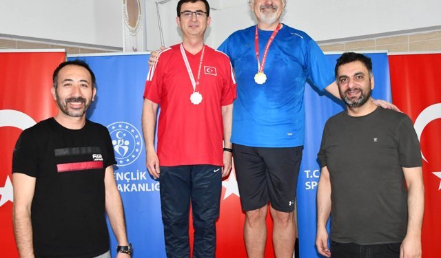 Yüzme müsabakaları yapıldı