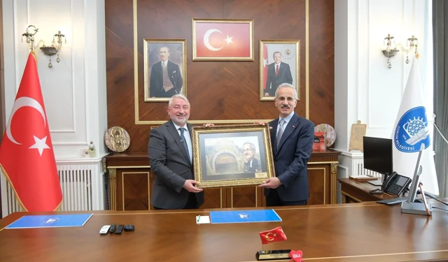 Bakan Uraloğlu Çorum Belediyesi'ni ziyaret etti