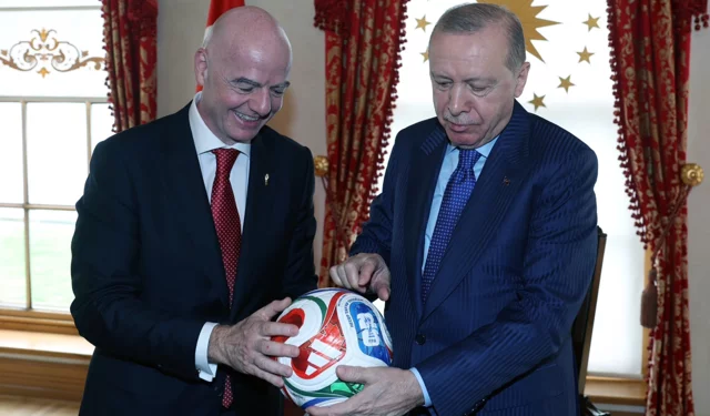 Cumhurbaşkanı Erdoğan, FIFA Başkanı'nı Dolmabahçe'de kabul etti