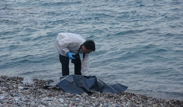 Denize girdi, saatler sonra cansız bedeni bulundu