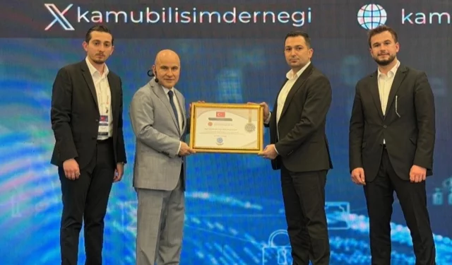 Kamu Bilişim'den İletişim'e başarı belgesi