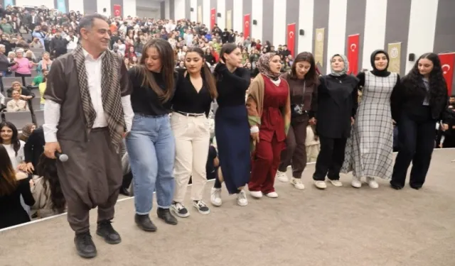 Üniversitede sıra gecesi coşkusu