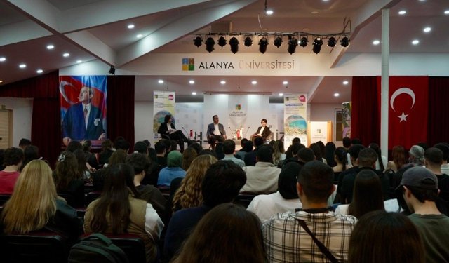 Alanya Üniversitesi’nde turizmin geleceği ele alındı