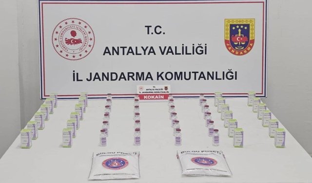 Antalya'da operasyonda 1 kilo 200 gram kokain ele geçirildi