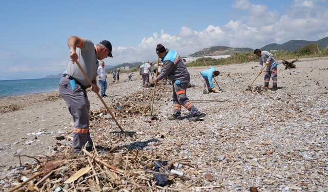 Alanya sahillerinde temizlik çalışması başladı