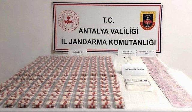 Antalya'da operasyonda 1.770 adet sentetik hap ele geçirildi