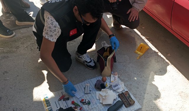 Yolda bırakılan çantadaki altınlar çalındı