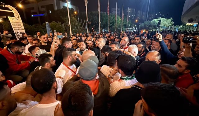 Antalyaspor küme düştü, taraftarlar başkana tepki gösterdi