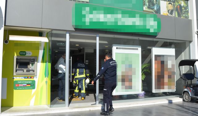 Antalya'da bilgisayardan çıkan duman korkuttu