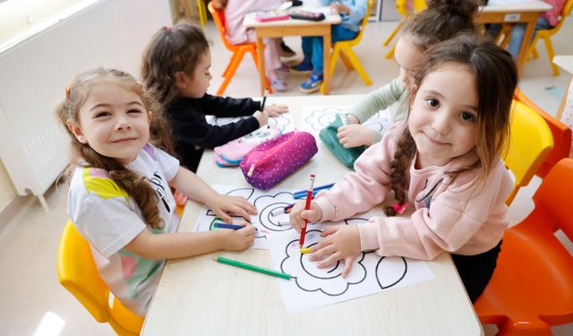 Başkan Vekili Özdemir, çocuklarla kreşte buluştu