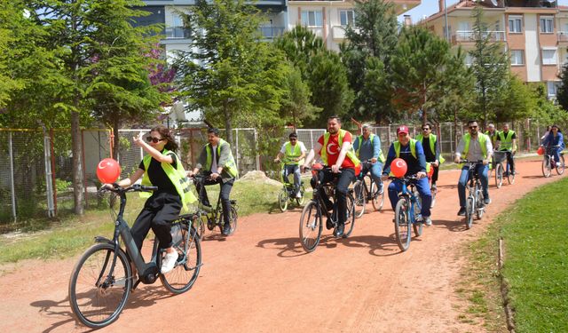 Bisikletle şehir turu yaptılar