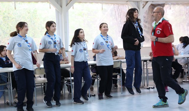Büyükşehir izcileri kaynaşma kampında buluştu