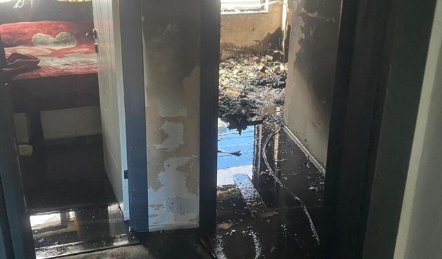 Dairede yangın çıktı 4 çocuk son anda kurtuldu