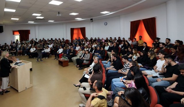 Rektör Özkan'dan geleceğin bilim kadınlarına mentörlük