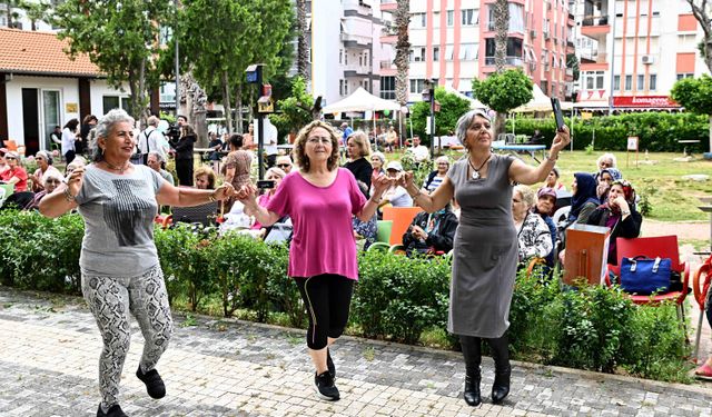 Yaşlı evlerinde bahar şenliği