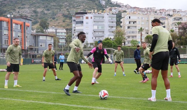 Alanyaspor, Antalyaspor derbisi öncesi hazırlıklarını tamamladı