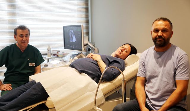 Anne karnındaki 200 gramlık bebeğin tıkalı idrar yolu lazerle açıldı