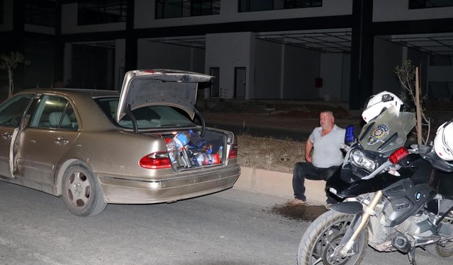 Antalya'da ehliyetsiz sürücü polisten kaçtı