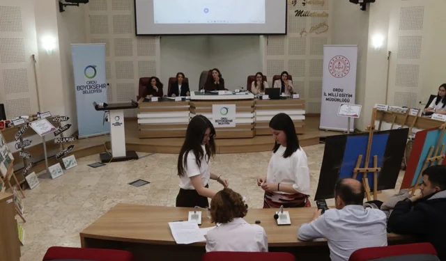 Liseler arası münazara yarışmasında finalistler belli oldu