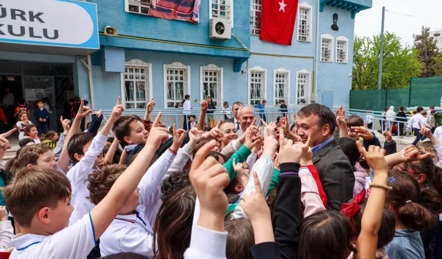 Vali Sözer'den çocuklara anlamlı ziyaret