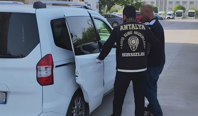 Antalya’da evden ve açıktan hırsızlık şüphelisi yakalandı