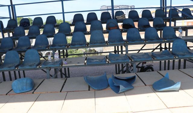 Gazipaşa Şehir Stadyumu’nda vandalizm: Tribün koltukları sökülüp kırıldı