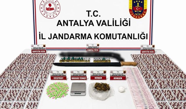 Alanya'da  iki şüphelinin adresine operasyon yapıldı