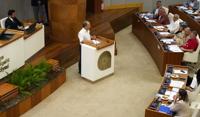 Antalya Büyükşehir Meclisi'nde trafik, sinek ve demokrasi tartışması