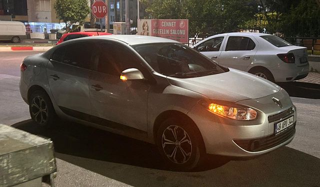 Antalya'da 2 otomobil çarpıştı: 2 kişi hastaneye kaldırıldı