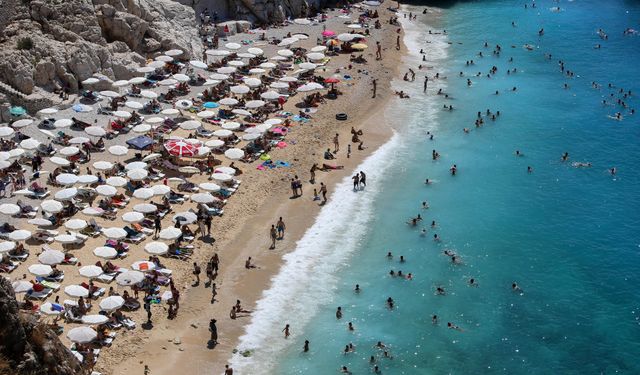 Antalya'da sahillerde sigara yasağı başladı