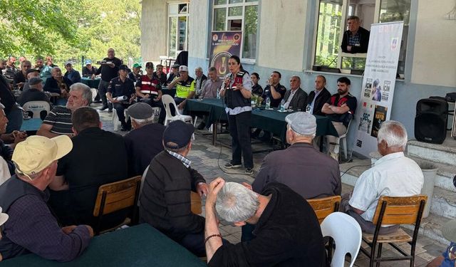 Jandarma vatandaşı bilgilendirdi
