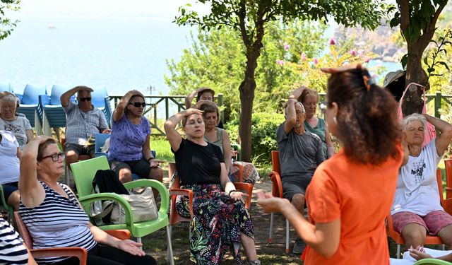 Muratpaşa'dan Parkinson hastalarına hareket desteği