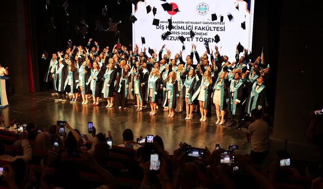 ALKÜ’de Diş Hekimliği Fakültesi’nde mezuniyet heyecanı