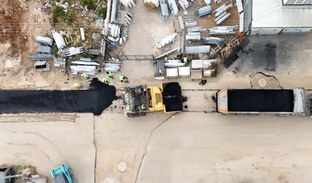 Antalya'da altyapı ve asfalt çalışmaları eş zamanlı sürüyor