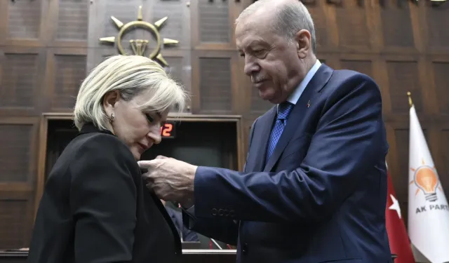 CHP'den istifa eden Nimet Özdemir AK Parti'ye katıldı