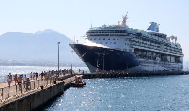 İngilizler kruvaziyerle Alanya'ya geldi