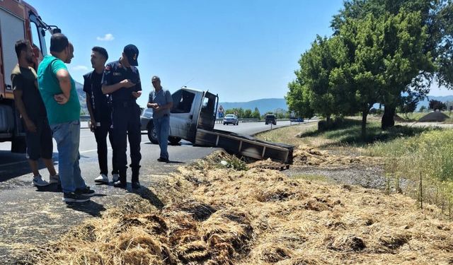 Saman yüklü kamyonet yandı