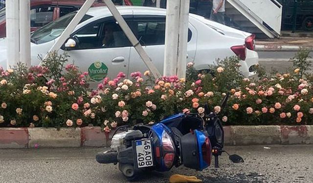 Taksiyle çarpışan motosikletteki 2 kişi yaralandı