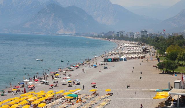 Antalya'da hissedilen sıcaklık 47 dereceye ulaştı