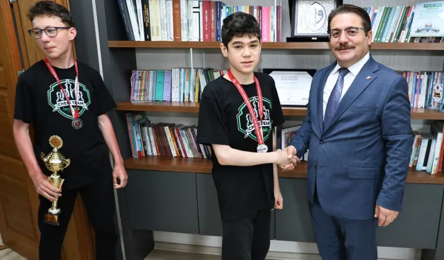 Türkiye ikincisi satranç takımından İl Milli Eğitim'e ziyaret