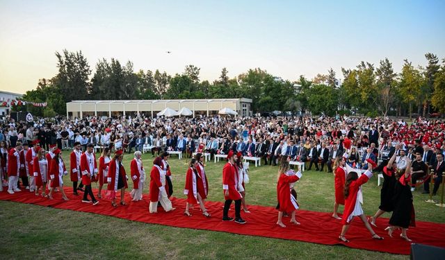 Antalya Belek Üniversitesi'nde mezuniyet coşkusu
