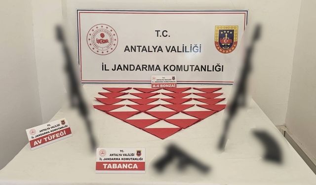 Antalya'da operasyon: 1 kilo sentetik madde ve silahlar ele geçirildi