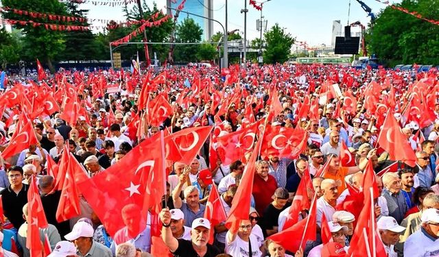 İYİ Parti Alanya'dan Tandoğan mitingine güçlü katılım