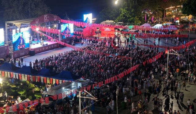 15 Temmuz şehitleri Cumhuriyet Meydanı'nda anıldı