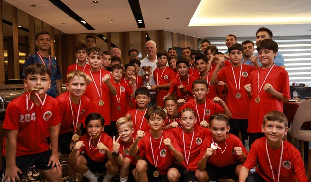 Corendon Alanyaspor U11 şampiyonluk kupasını kaldırdı!