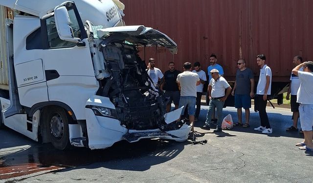 Alanya'da TIR'lar çarpıştı: 1 yaralı
