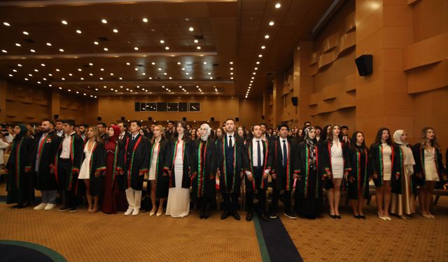Başsavcının mezuniyet gururu; kızı hukuk fakültesi birincisi oldu