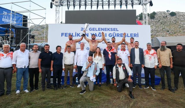 Feslikan'da başpehlivan Erkan Taş