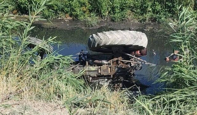 Traktörün altında kalan sürücü ağır yaralandı