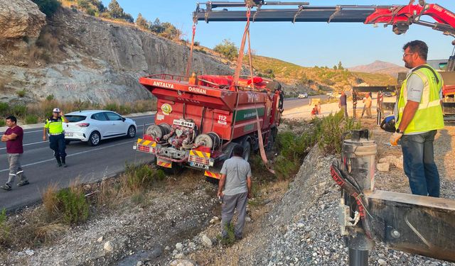 Yangına giden su ikmal aracı kaza yaptı